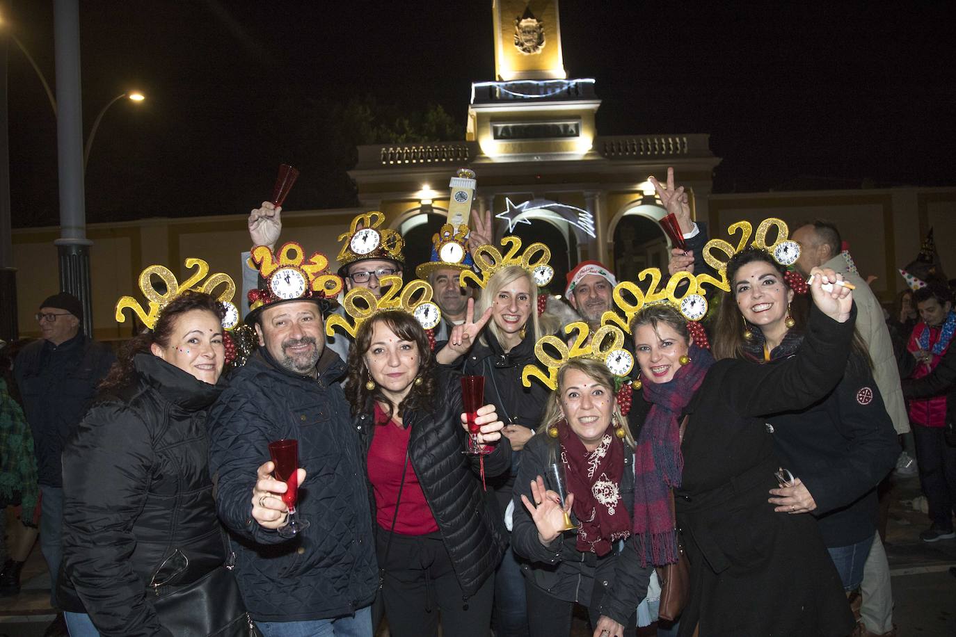 Los cartageneros recibieron al 2020 con sus mejores galas y muchas ganas de diversión.