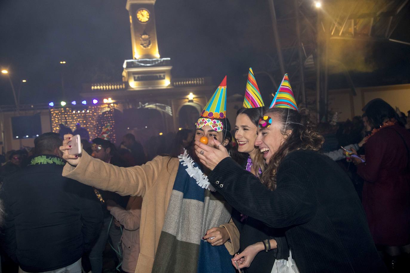 Los cartageneros recibieron al 2020 con sus mejores galas y muchas ganas de diversión.