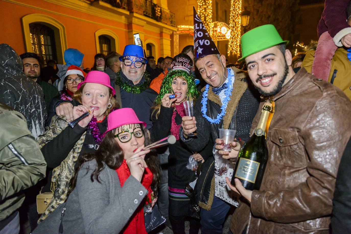Las doce campanadas sonaron en la Glorieta de España para recibir con una fiesta al 2020.