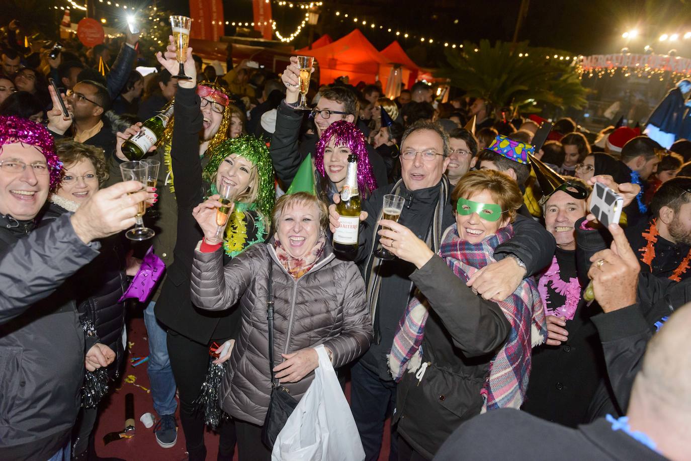 Las doce campanadas sonaron en la Glorieta de España para recibir con una fiesta al 2020.