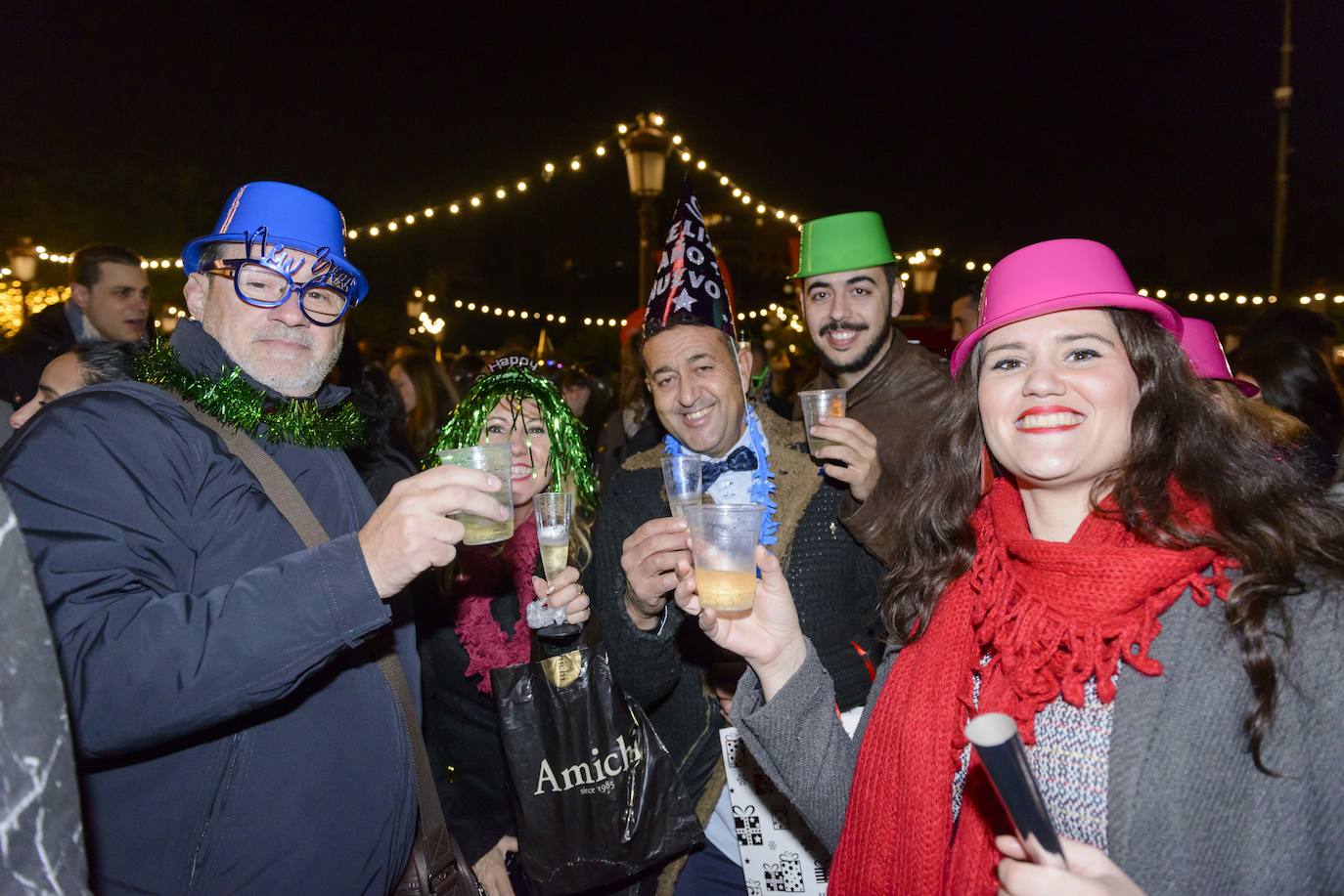 Las doce campanadas sonaron en la Glorieta de España para recibir con una fiesta al 2020.