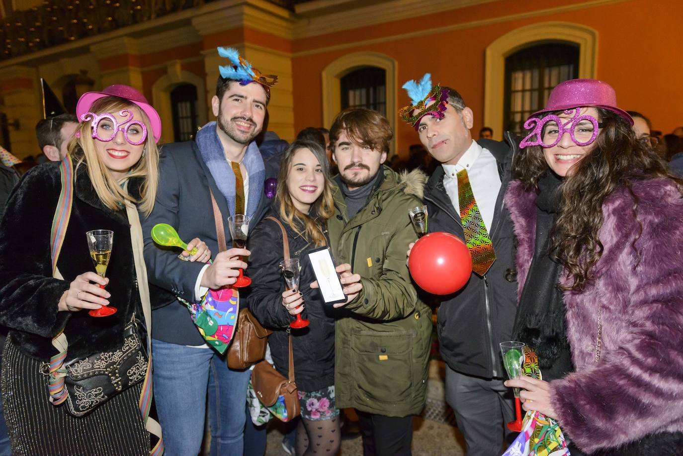 Las doce campanadas sonaron en la Glorieta de España para recibir con una fiesta al 2020.