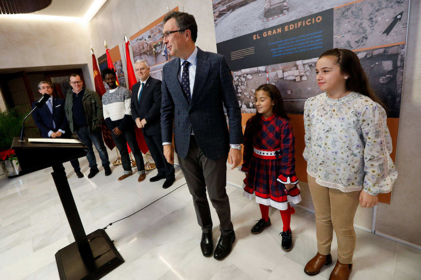 El presidente del Cabildo de Cofradías, José Ignacio Sánchez Ballesta, el chef Pablo González, y el cantante Vince serán los protagonistas de la cabalgata