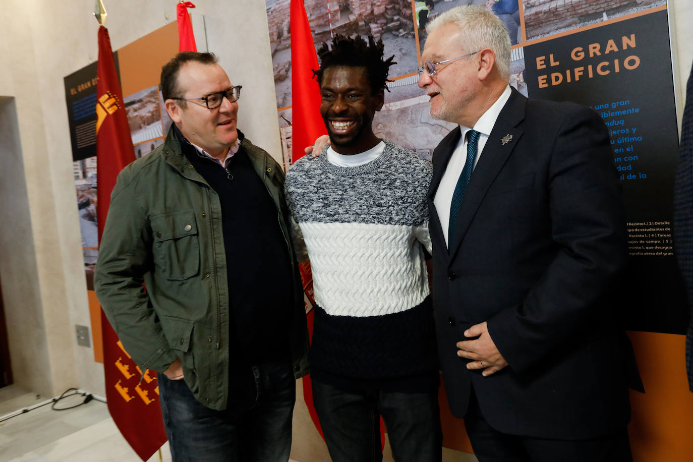 El presidente del Cabildo de Cofradías, José Ignacio Sánchez Ballesta, el chef Pablo González, y el cantante Vince serán los protagonistas de la cabalgata