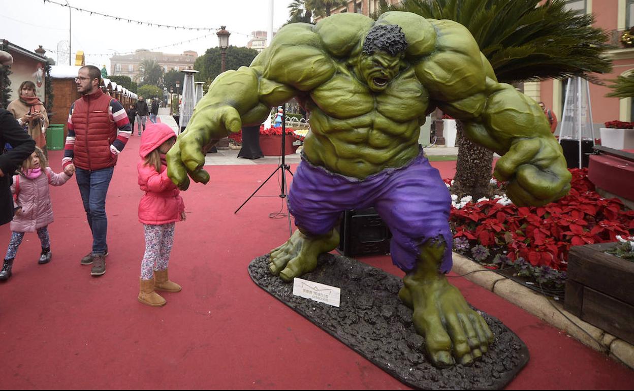 Una figura gigante de Hulk, este viernes, durante la presentación de las novedades de la cabalgata de Murcia.