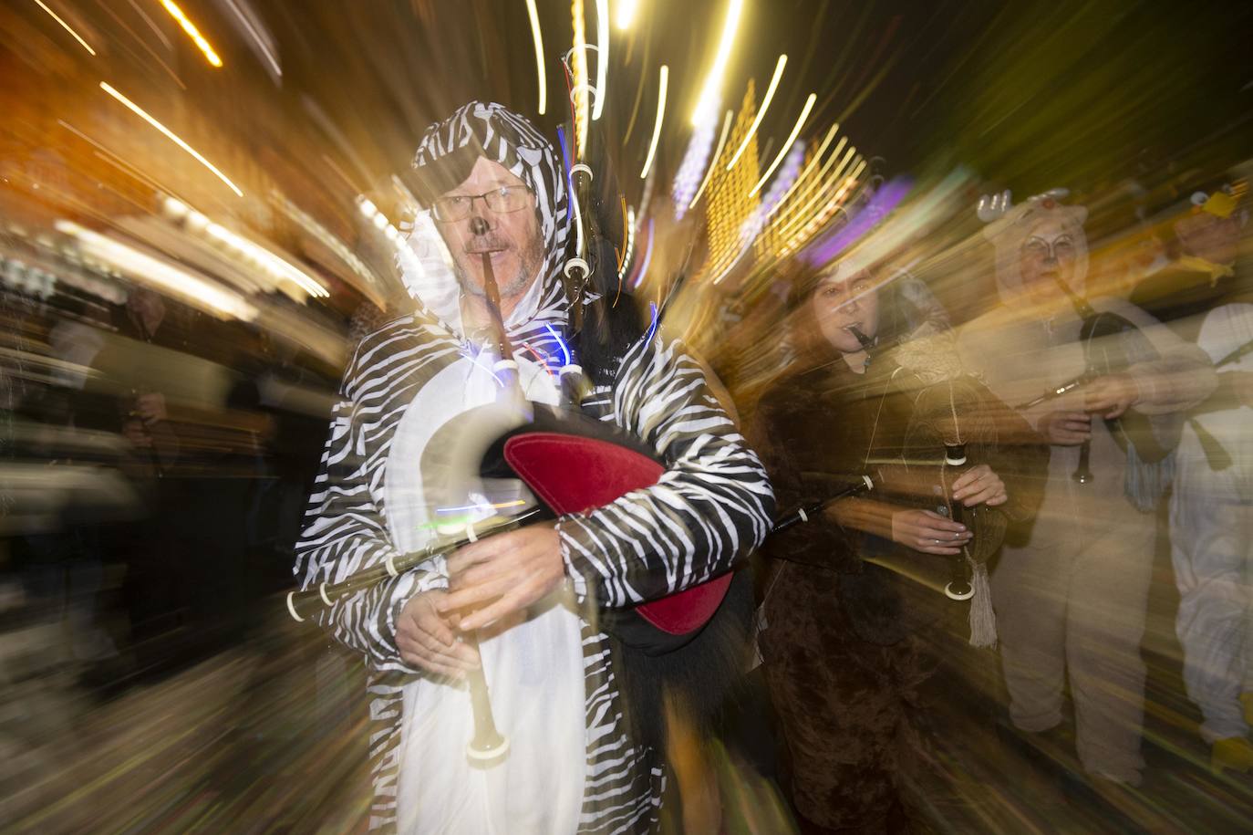 Sus Majestades fueron acogidos por miles de niños en Cartagena. 