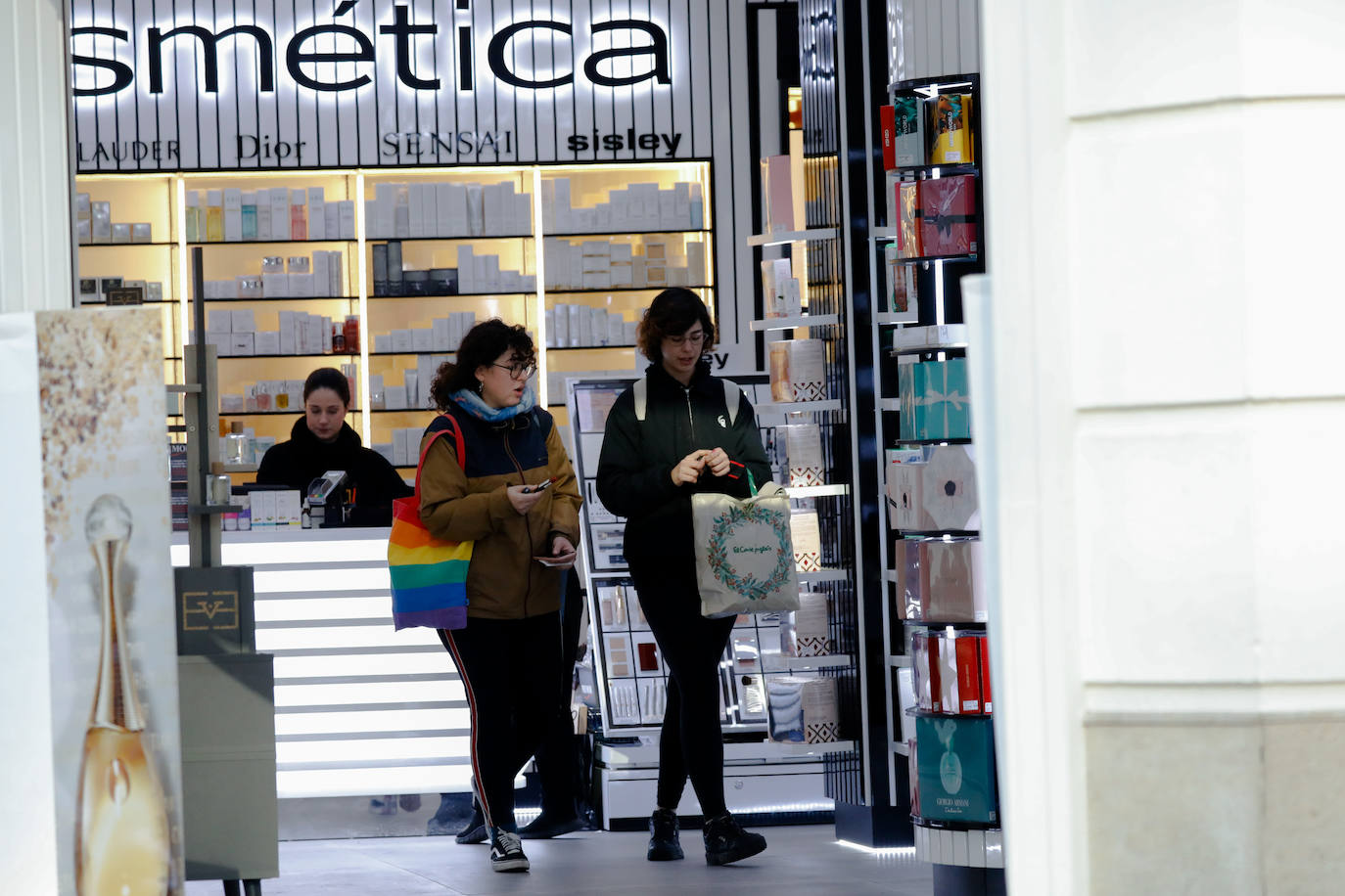 Los comercios de Murcia echan el resto para prolongar la dinámica de la campaña navideña con artículos promocionados hasta finales de febrero