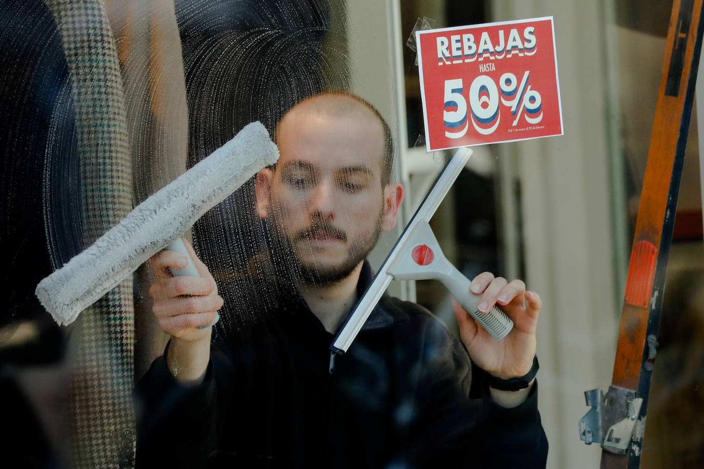 Los comercios de Murcia echan el resto para prolongar la dinámica de la campaña navideña con artículos promocionados hasta finales de febrero
