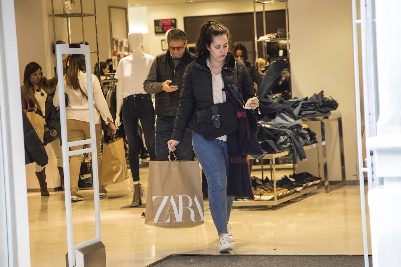 Las tiendas hacen descuentos de entre el 20% y el 70% para resarcirse de un otoño flojo.