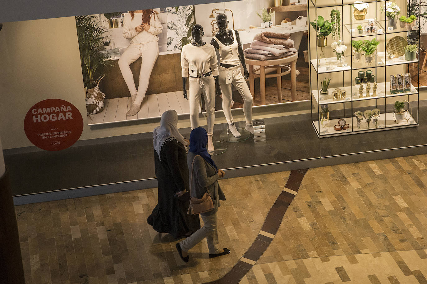 Las tiendas hacen descuentos de entre el 20% y el 70% para resarcirse de un otoño flojo.