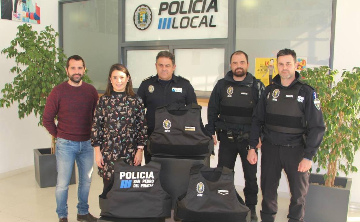 Nuevos chalecos antibalas de la Policía Local de San Pedro.