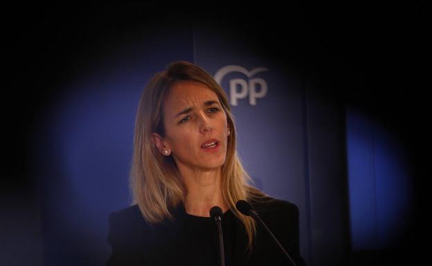 Álvarez de Toledo comparece en la sede del PP en Barcelona. 