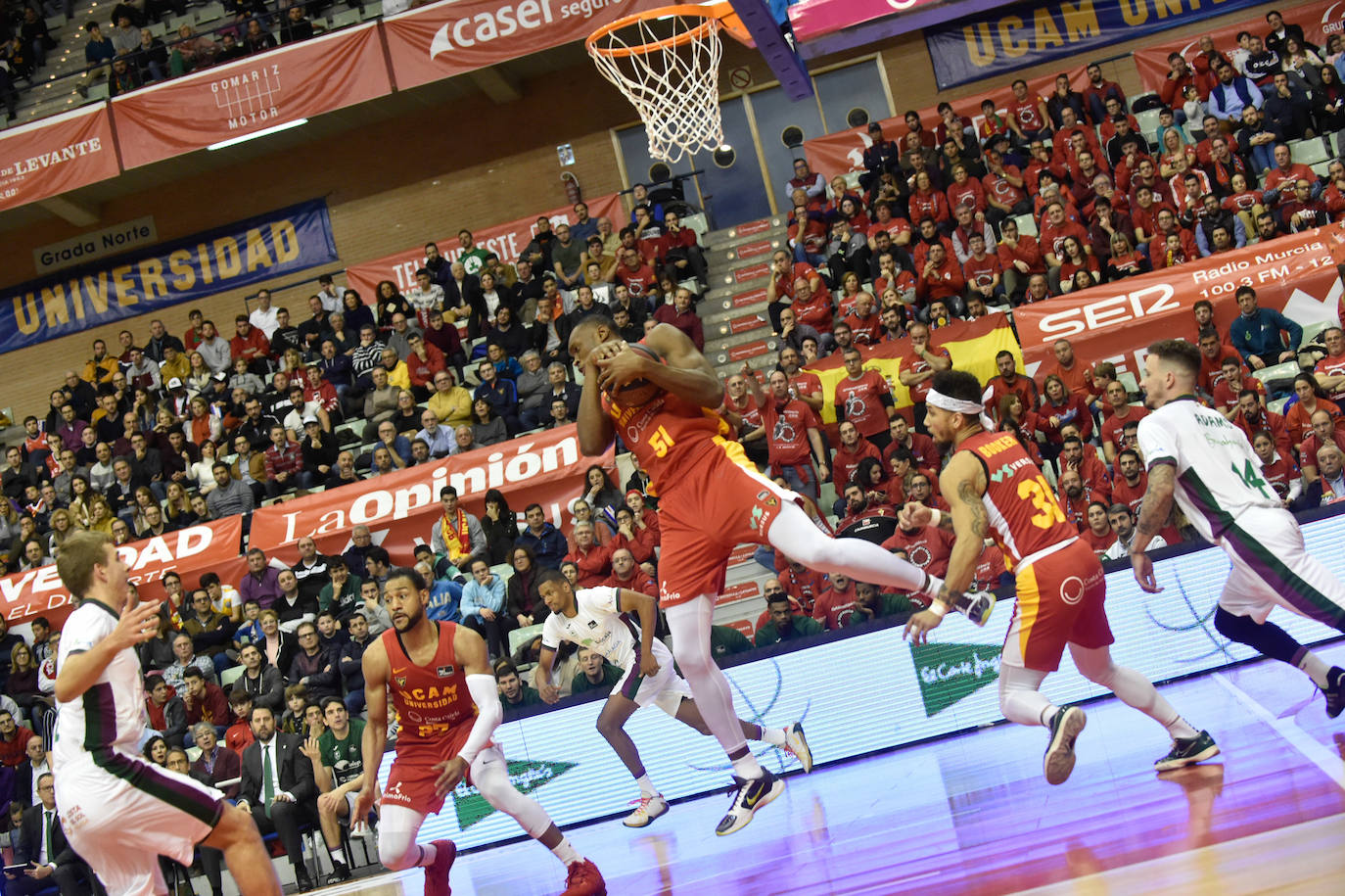 Los universitarios dicen adiós a sus ocho tropiezos consecutivos con su quinta victoria, sostenida en una gran defensa, mejora del juego colectivo y un Eddie autor de 27 puntos