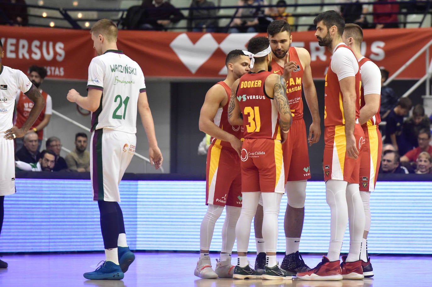 Los universitarios dicen adiós a sus ocho tropiezos consecutivos con su quinta victoria, sostenida en una gran defensa, mejora del juego colectivo y un Eddie autor de 27 puntos