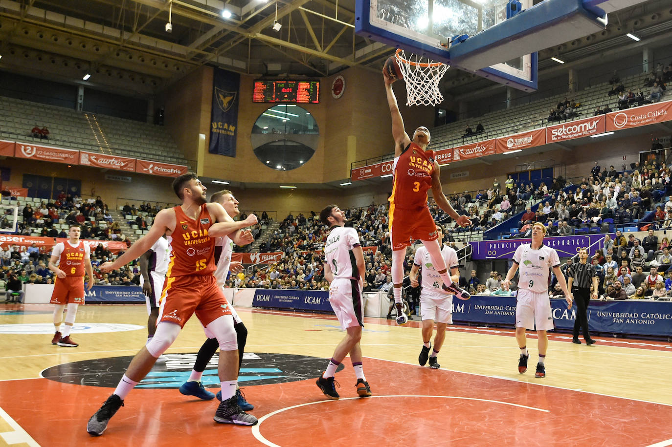 Los universitarios dicen adiós a sus ocho tropiezos consecutivos con su quinta victoria, sostenida en una gran defensa, mejora del juego colectivo y un Eddie autor de 27 puntos