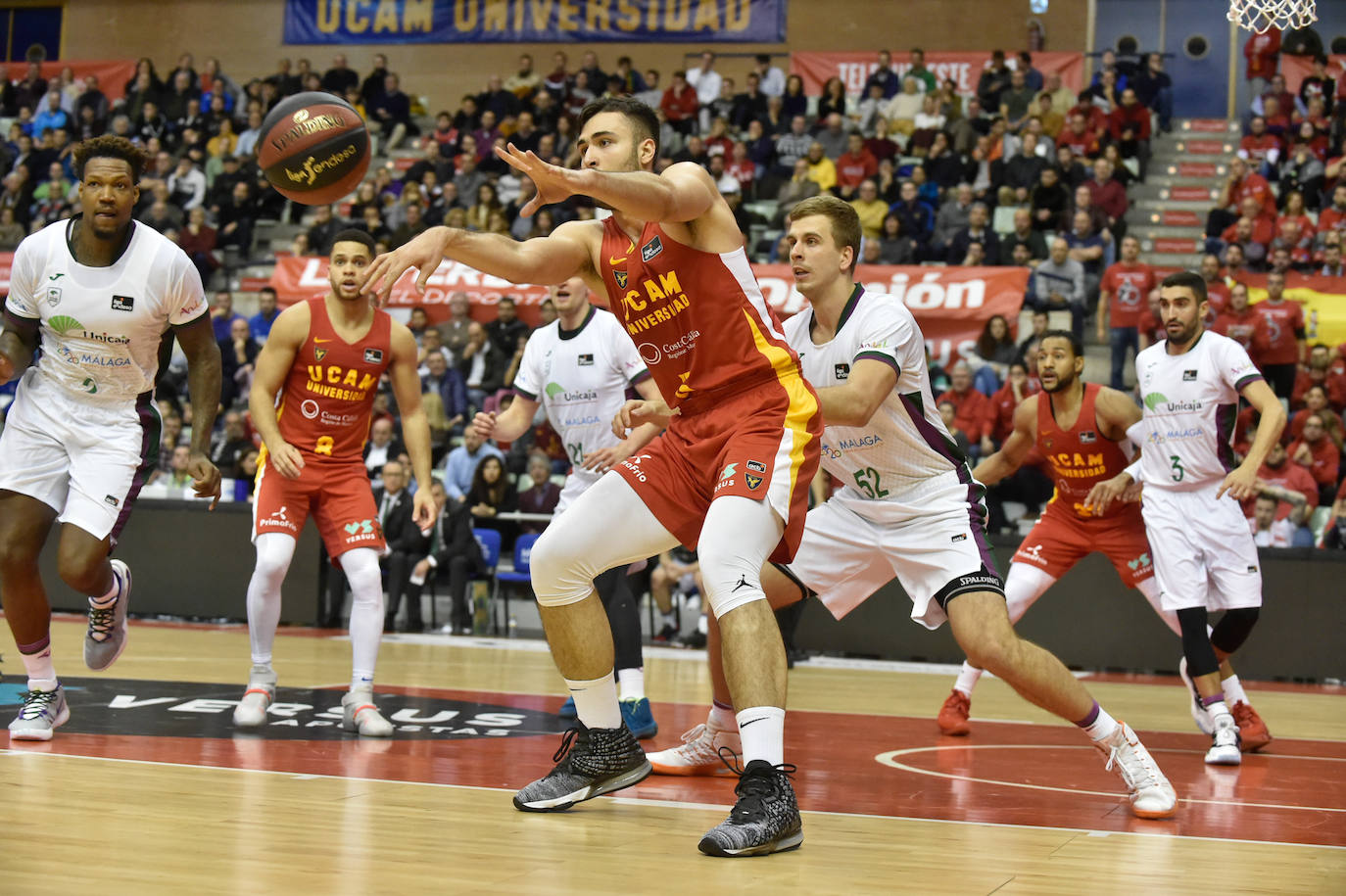Los universitarios dicen adiós a sus ocho tropiezos consecutivos con su quinta victoria, sostenida en una gran defensa, mejora del juego colectivo y un Eddie autor de 27 puntos