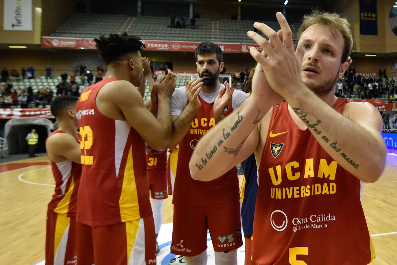 Los universitarios dicen adiós a sus ocho tropiezos consecutivos con su quinta victoria, sostenida en una gran defensa, mejora del juego colectivo y un Eddie autor de 27 puntos