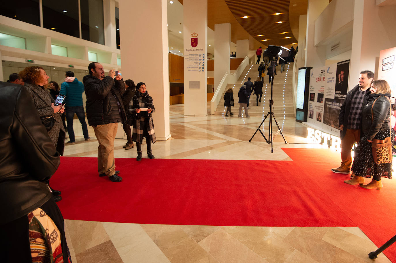 La Orquesta Sinfónica de la Región (OSRM) ofreció el primero de sus 'Conciertos canallas', programados con el fin de acercar la música clásica a nuevos públicos.