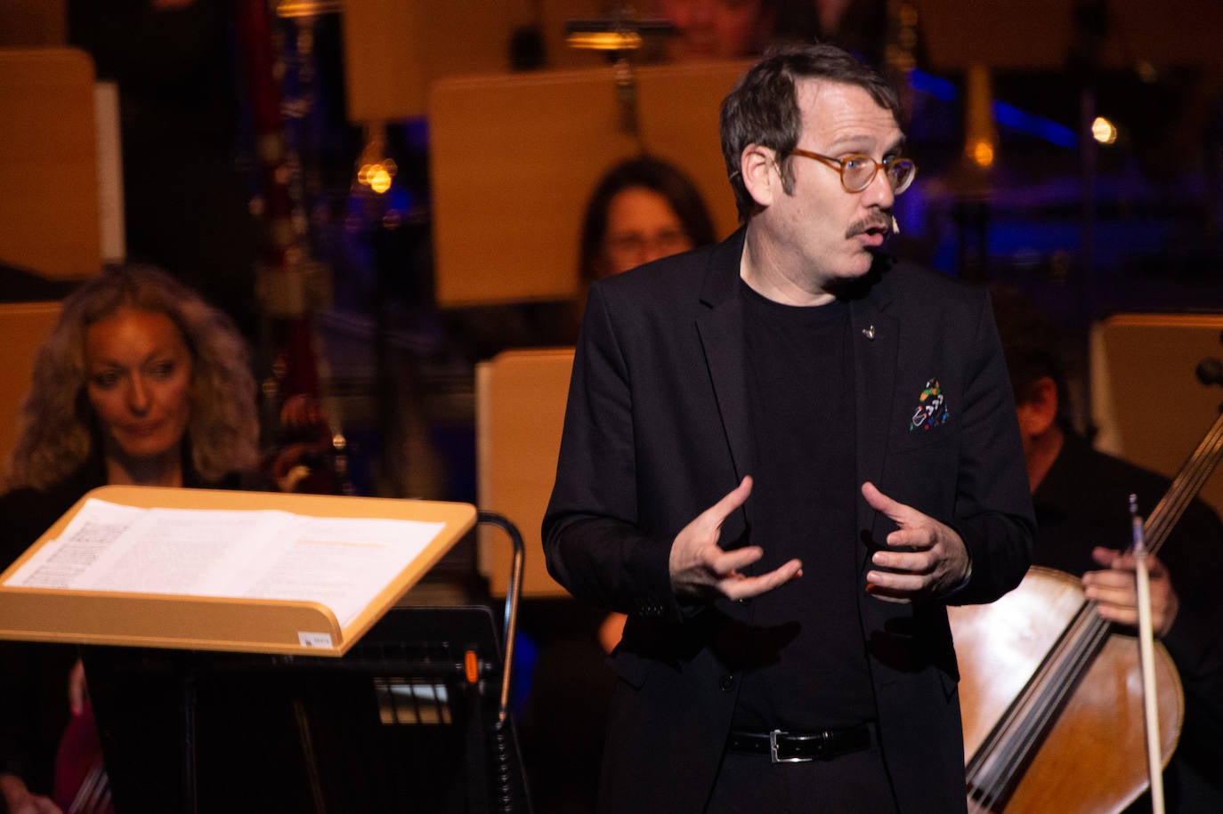 La Orquesta Sinfónica de la Región (OSRM) ofreció el primero de sus 'Conciertos canallas', programados con el fin de acercar la música clásica a nuevos públicos.