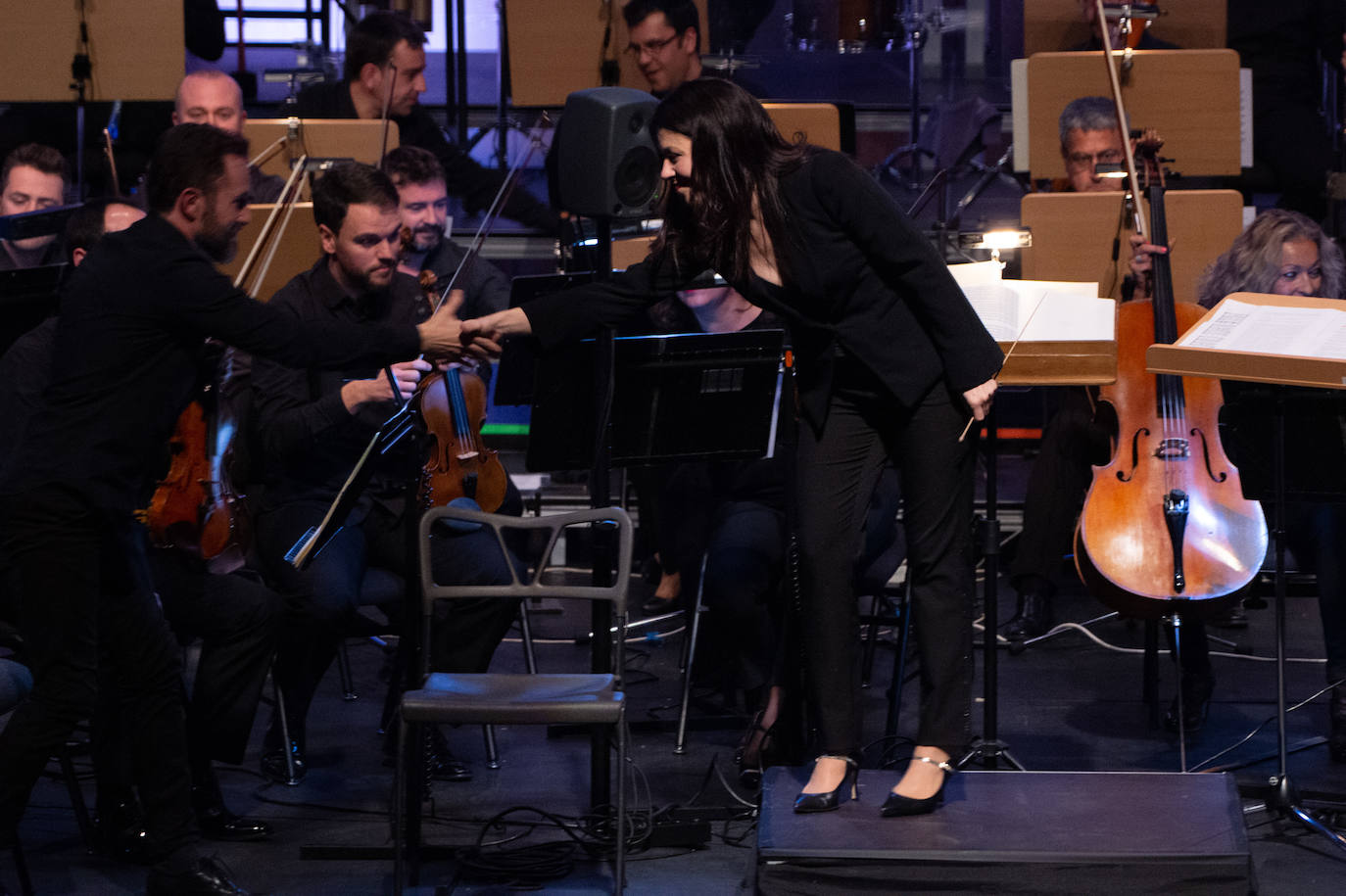 La Orquesta Sinfónica de la Región (OSRM) ofreció el primero de sus 'Conciertos canallas', programados con el fin de acercar la música clásica a nuevos públicos.