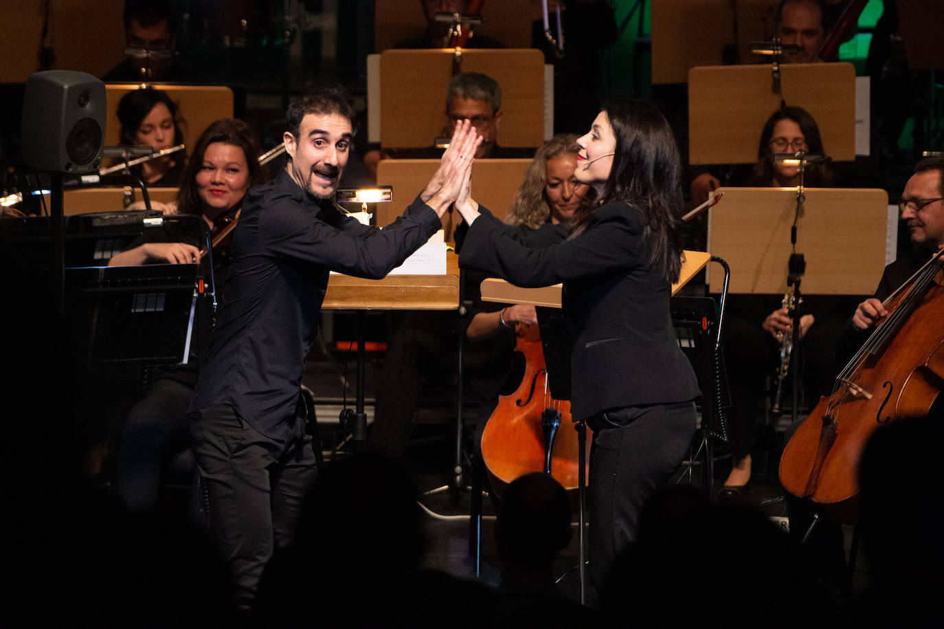 La Orquesta Sinfónica de la Región (OSRM) ofreció el primero de sus 'Conciertos canallas', programados con el fin de acercar la música clásica a nuevos públicos.