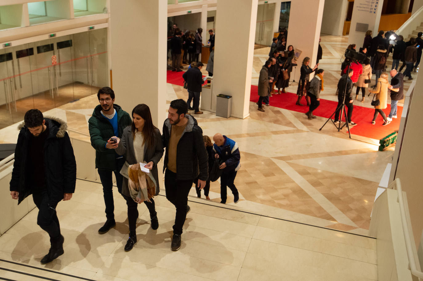 La Orquesta Sinfónica de la Región (OSRM) ofreció el primero de sus 'Conciertos canallas', programados con el fin de acercar la música clásica a nuevos públicos.