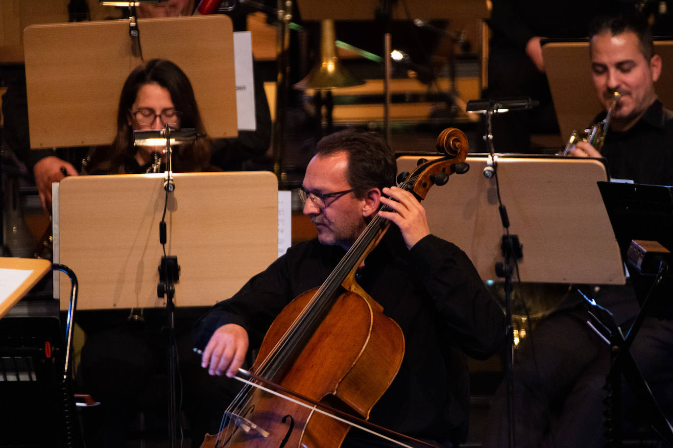 La Orquesta Sinfónica de la Región (OSRM) ofreció el primero de sus 'Conciertos canallas', programados con el fin de acercar la música clásica a nuevos públicos.