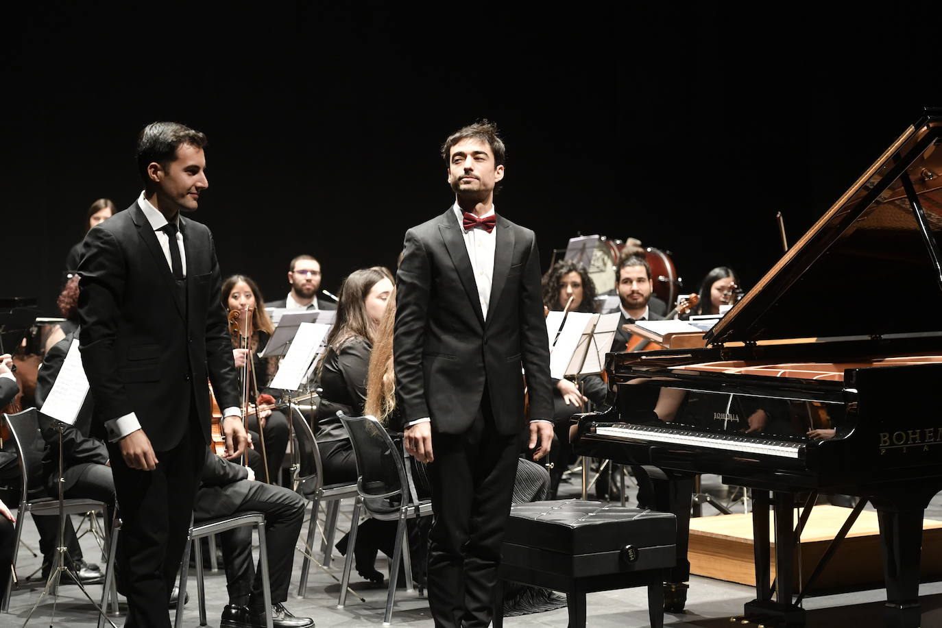 El Teatro Villa de Molina acogió anoche su Concierto de Año Nuevo a cargo de la Orquesta Sinfónica del Orfeón Fernández Caballero de Murcia.