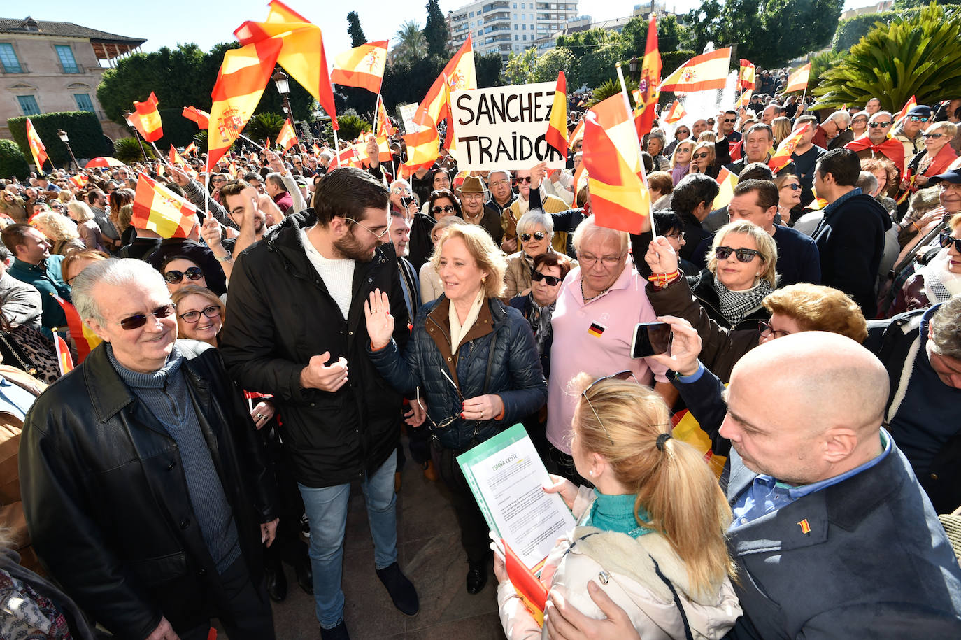 «En España cabemos todos, menos los que quieren romper la unidad nacional», proclamó la diputada Lourdes Méndez