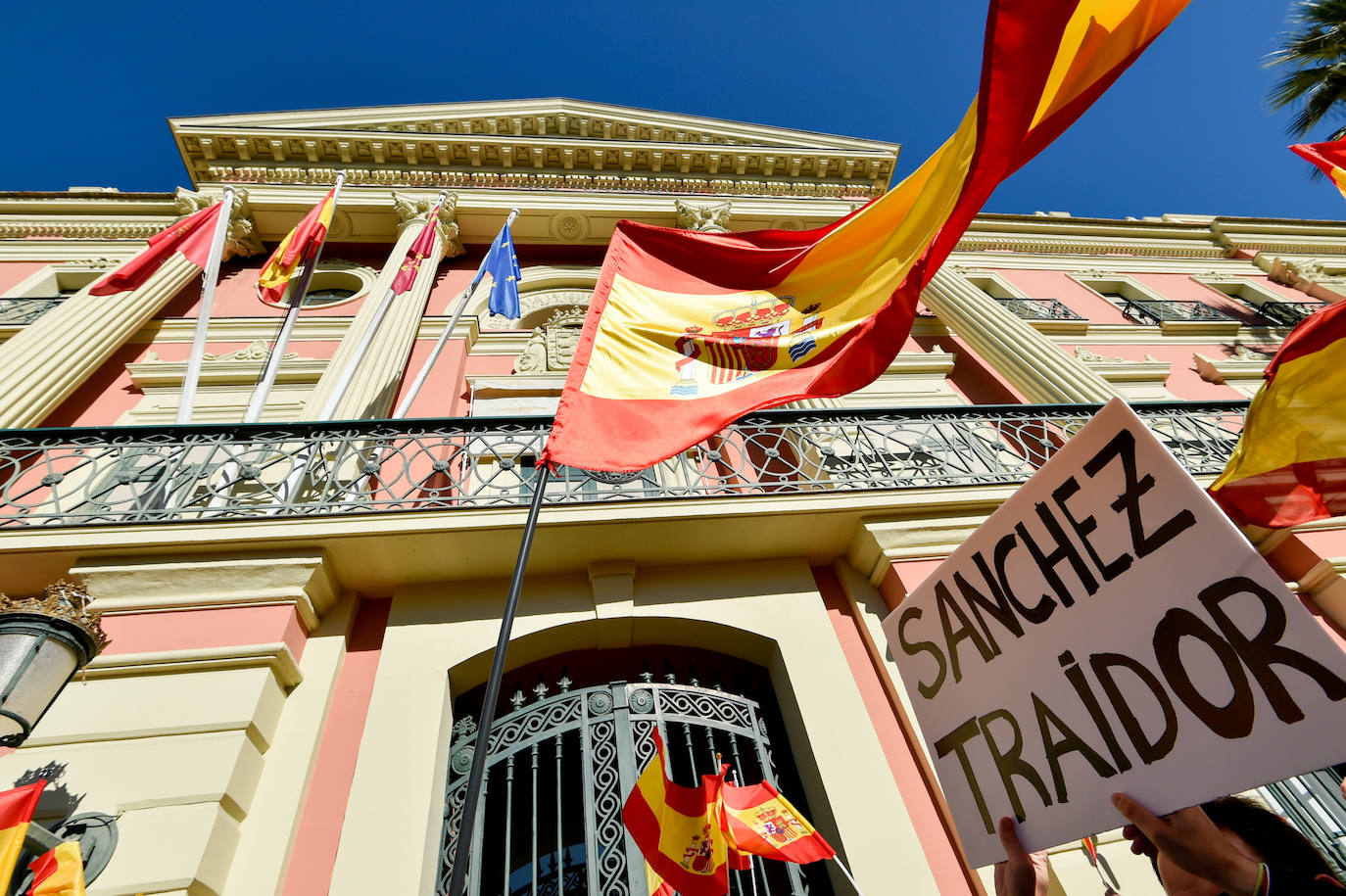 «En España cabemos todos, menos los que quieren romper la unidad nacional», proclamó la diputada Lourdes Méndez