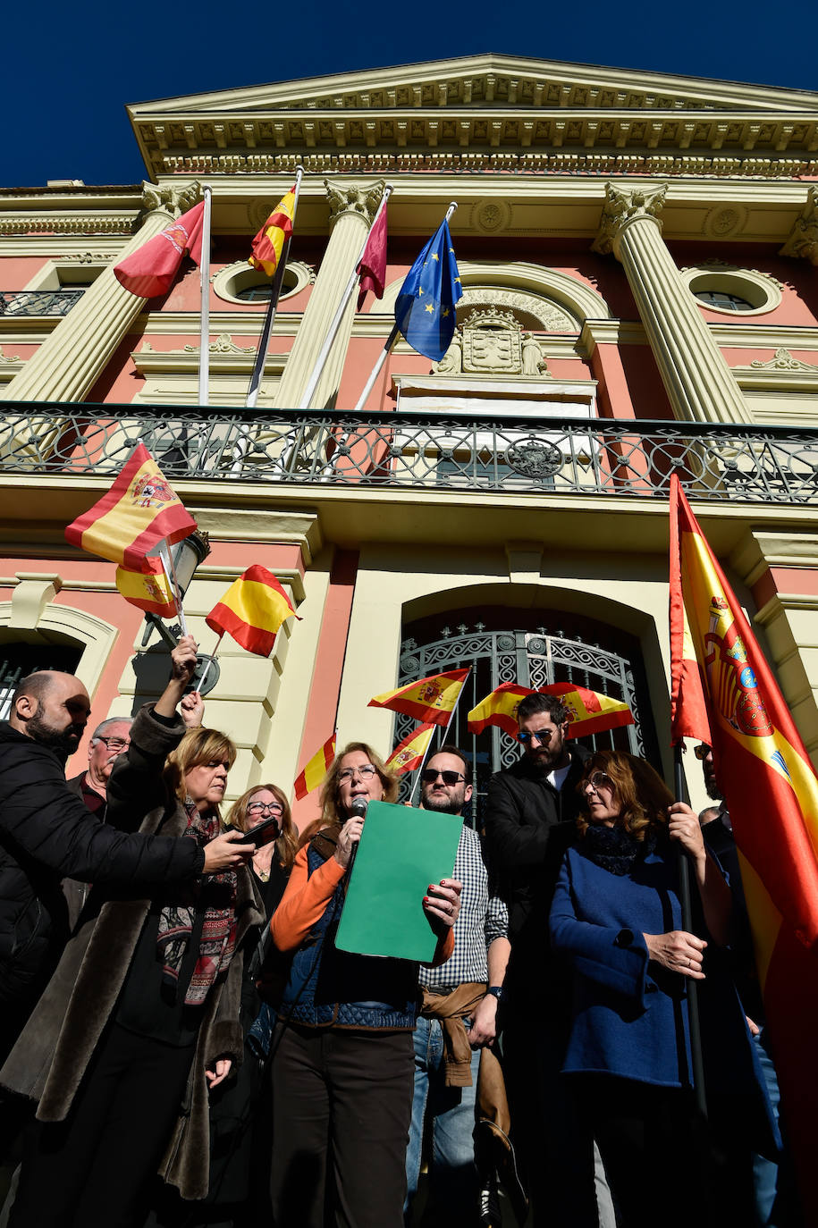 «En España cabemos todos, menos los que quieren romper la unidad nacional», proclamó la diputada Lourdes Méndez