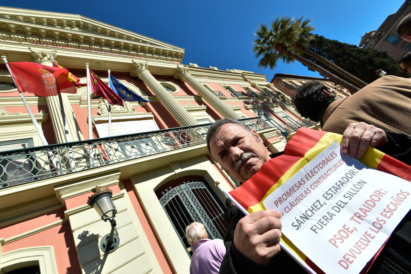 «En España cabemos todos, menos los que quieren romper la unidad nacional», proclamó la diputada Lourdes Méndez