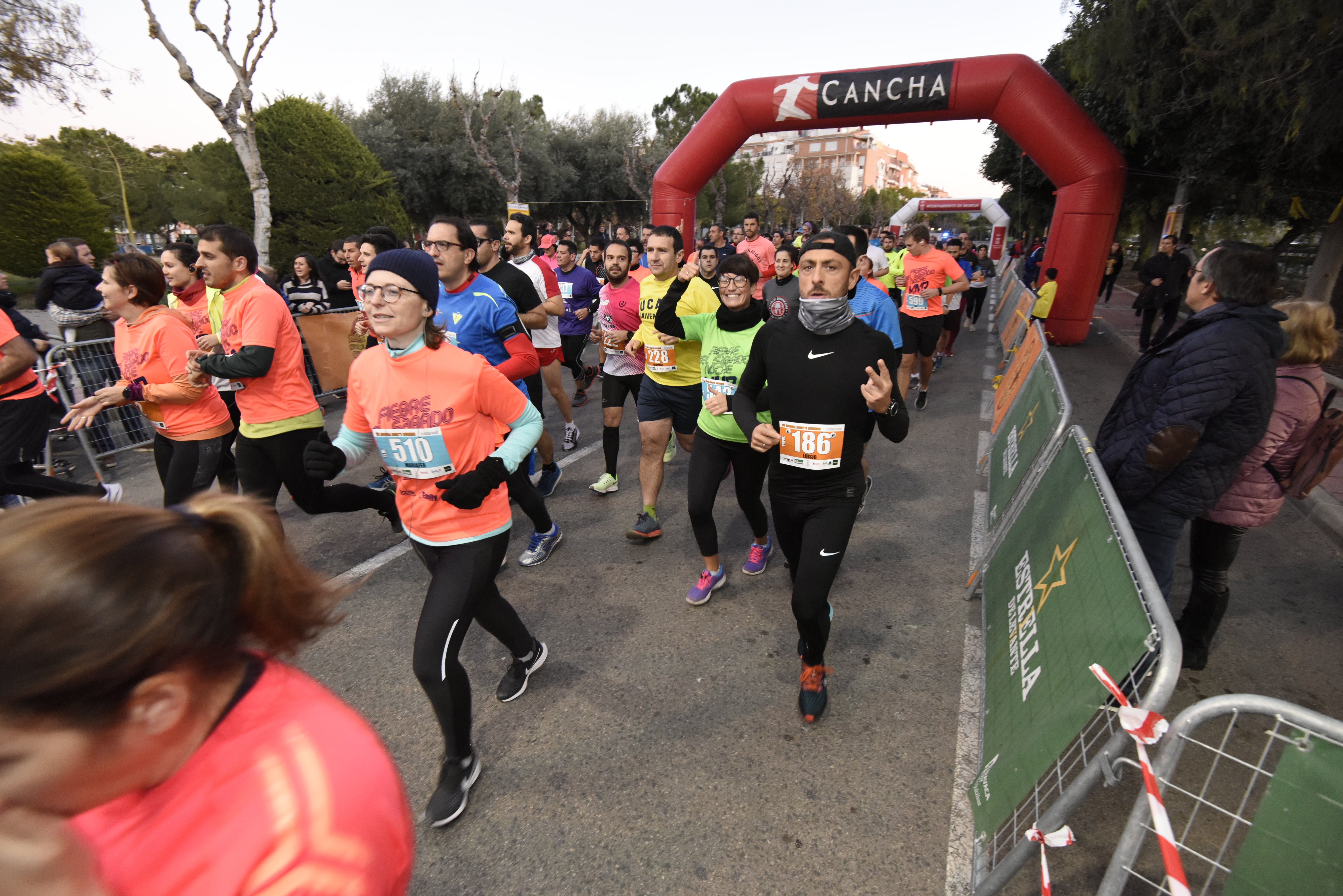 El atleta del C.D. Filippedes Moratalla complet los 10 kilómetros en 33:30 minutos, por el tiempo de 41:22 de la corredora del C.D. Runtritón Cartagena. En la distancia corta vencen Ennio Constantino y Simona Slimaite