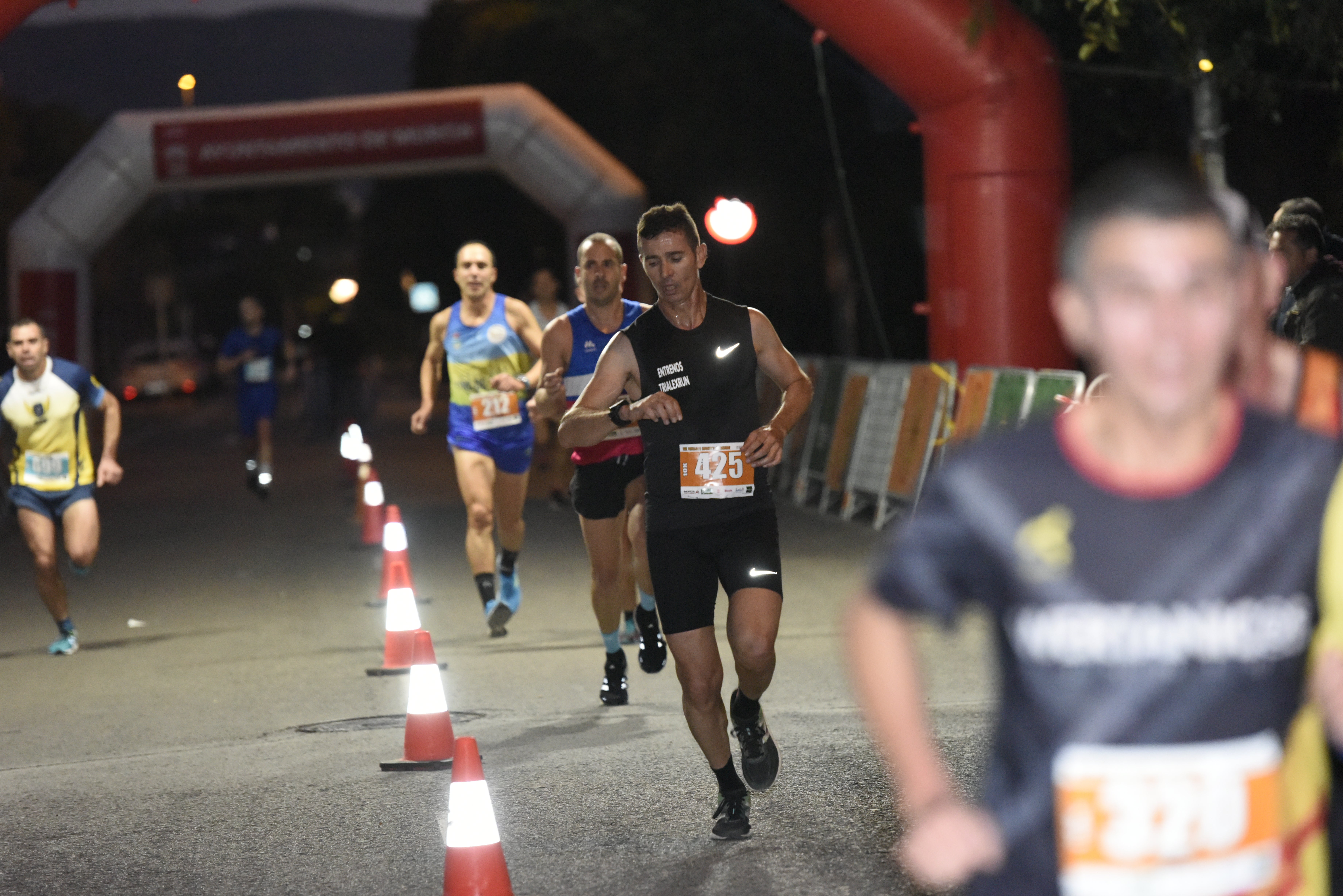 El atleta del C.D. Filippedes Moratalla complet los 10 kilómetros en 33:30 minutos, por el tiempo de 41:22 de la corredora del C.D. Runtritón Cartagena. En la distancia corta vencen Ennio Constantino y Simona Slimaite