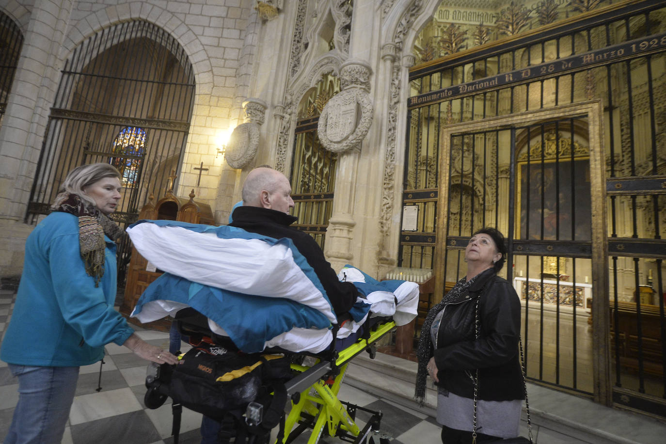 La Fundación Ambulancia del Deseo permite que un paciente holandés en cuidados paliativos recorra 2.000 kilómetros para visitar Murcia y Alicante, donde residen sus sobrinos