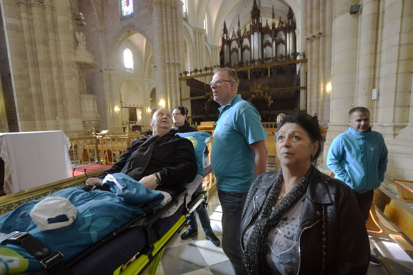 La Fundación Ambulancia del Deseo permite que un paciente holandés en cuidados paliativos recorra 2.000 kilómetros para visitar Murcia y Alicante, donde residen sus sobrinos