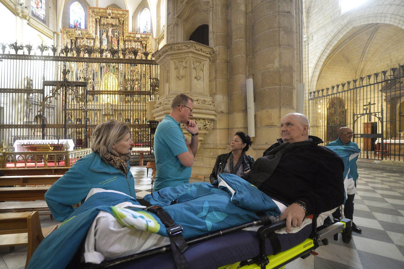 La Fundación Ambulancia del Deseo permite que un paciente holandés en cuidados paliativos recorra 2.000 kilómetros para visitar Murcia y Alicante, donde residen sus sobrinos