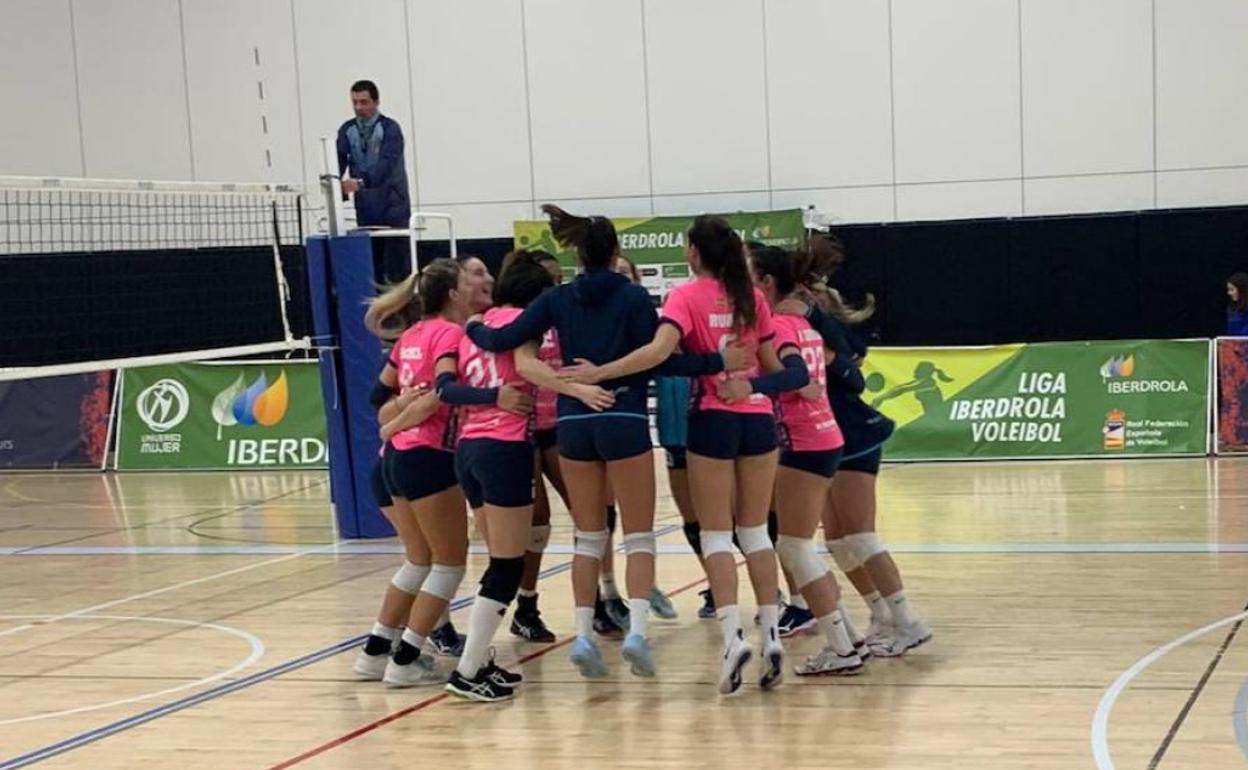 Las jugadoras cartageneras celebrando su triunfo.