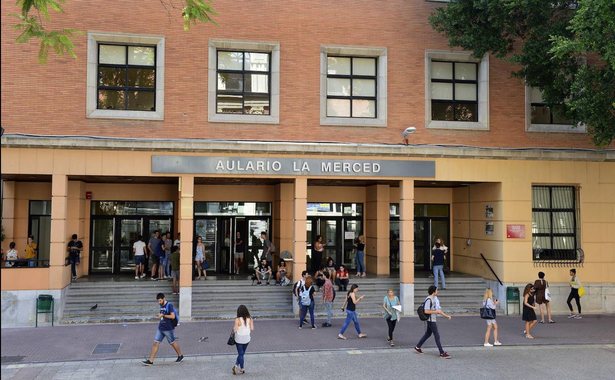 Fachada del campus de La Merced en una fotografía de archivo.