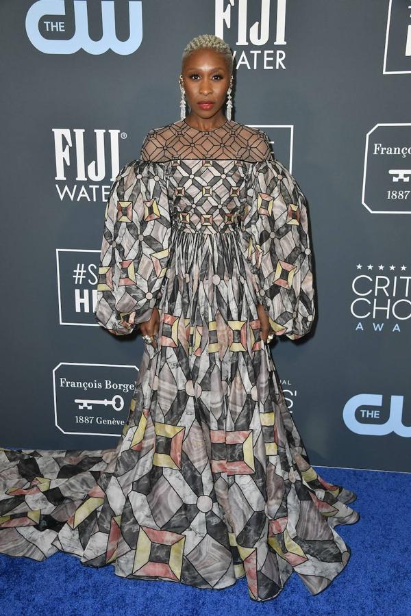 Cynthia Erivo también se apunta a la tendencia de las mangas abullonadas con el diseño de Fendi. 