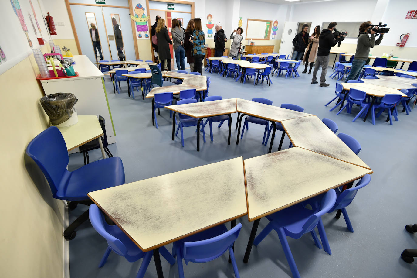 El nuevo centro, que ha supuesto una inversión de 917.620 euros, dispone de 9 aulas, un amplio comedor y una gran zona de recreo. Da servicio a un centenar de niños de 0 a 3 años