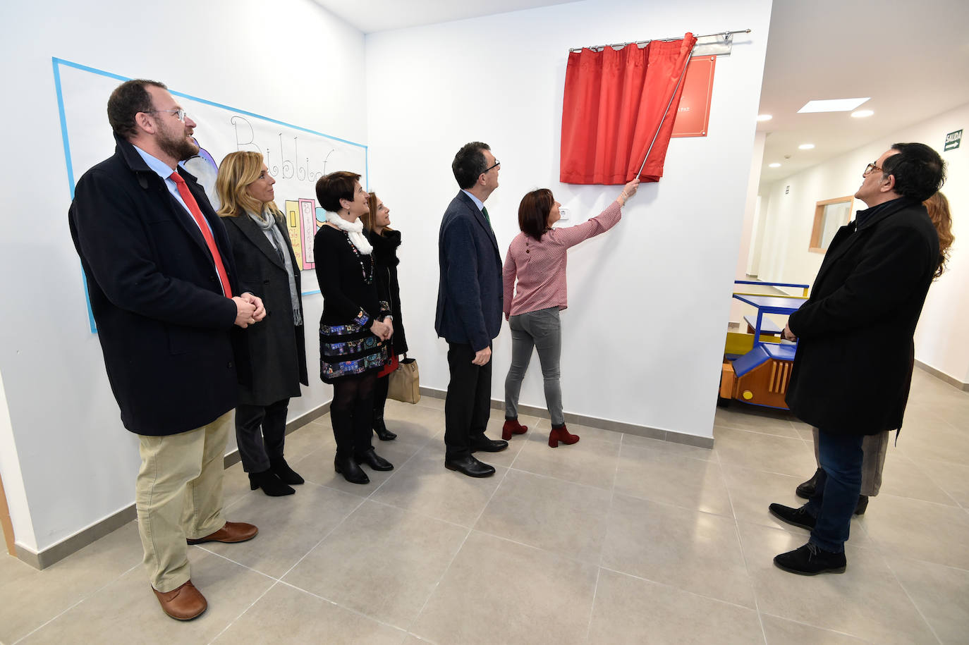 El nuevo centro, que ha supuesto una inversión de 917.620 euros, dispone de 9 aulas, un amplio comedor y una gran zona de recreo. Da servicio a un centenar de niños de 0 a 3 años