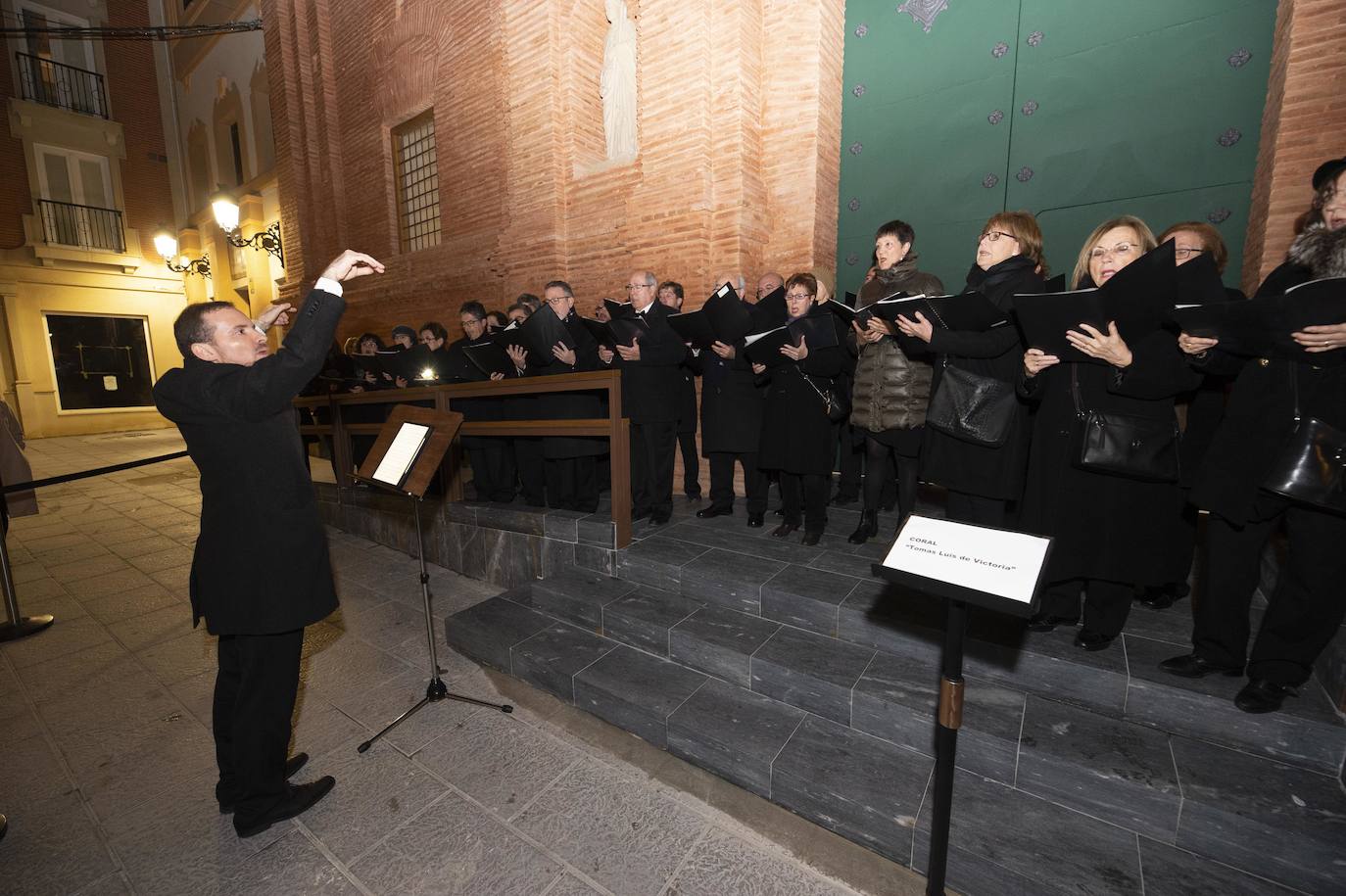 Doscientas personas asisten a la bendición de las fachadas del templo de la calle del Aire, restauradas tras un año de obras