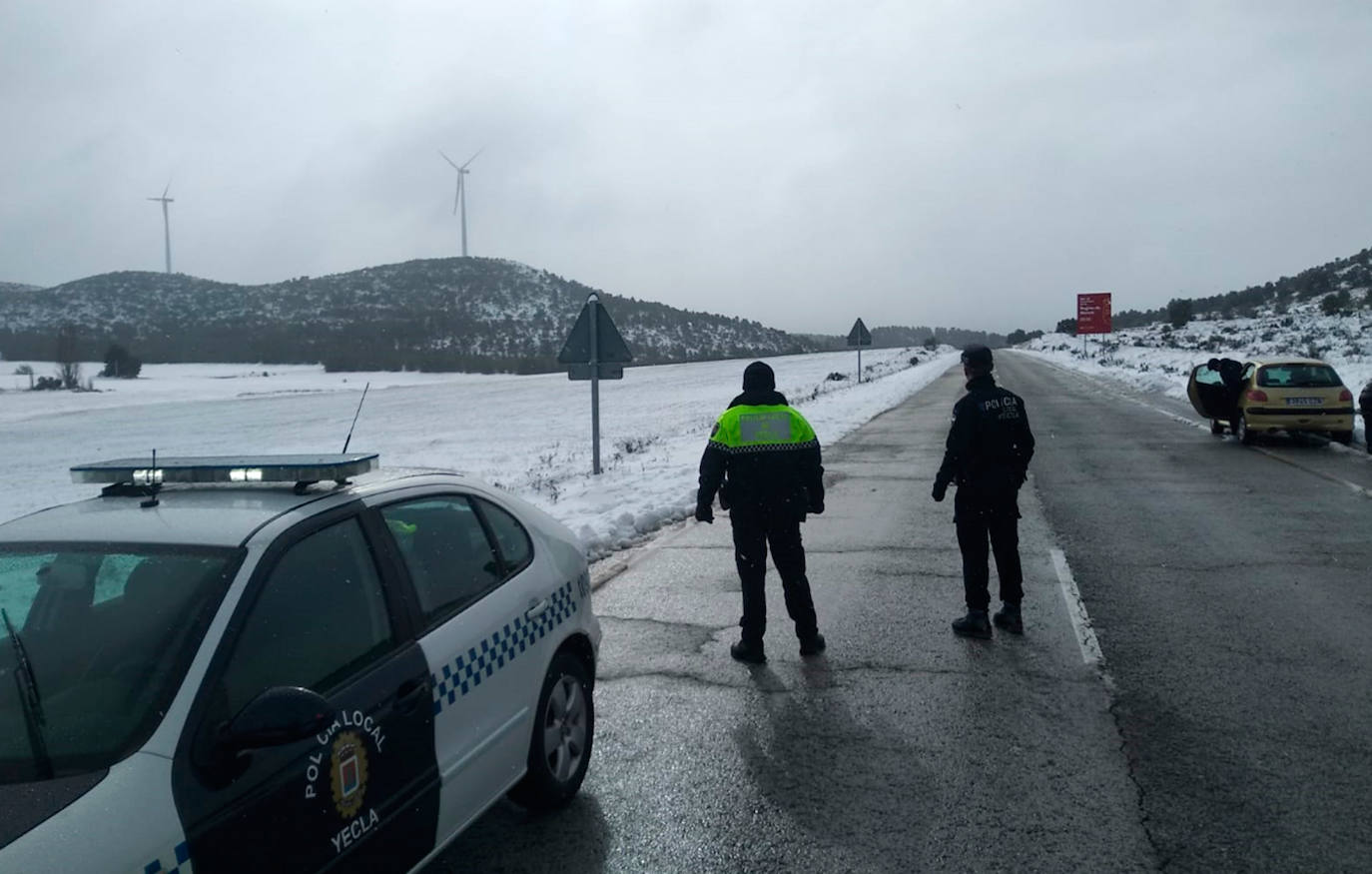 Junto a estos registros destacan los 20 centímetros de Bullas, a 600 metros; Caravaca-Los Rollos (15 centímetros), Benizar (10 cm), Totana-La Carrasca (10 cm) y Alhama-Sierra Espuña (2 cm)