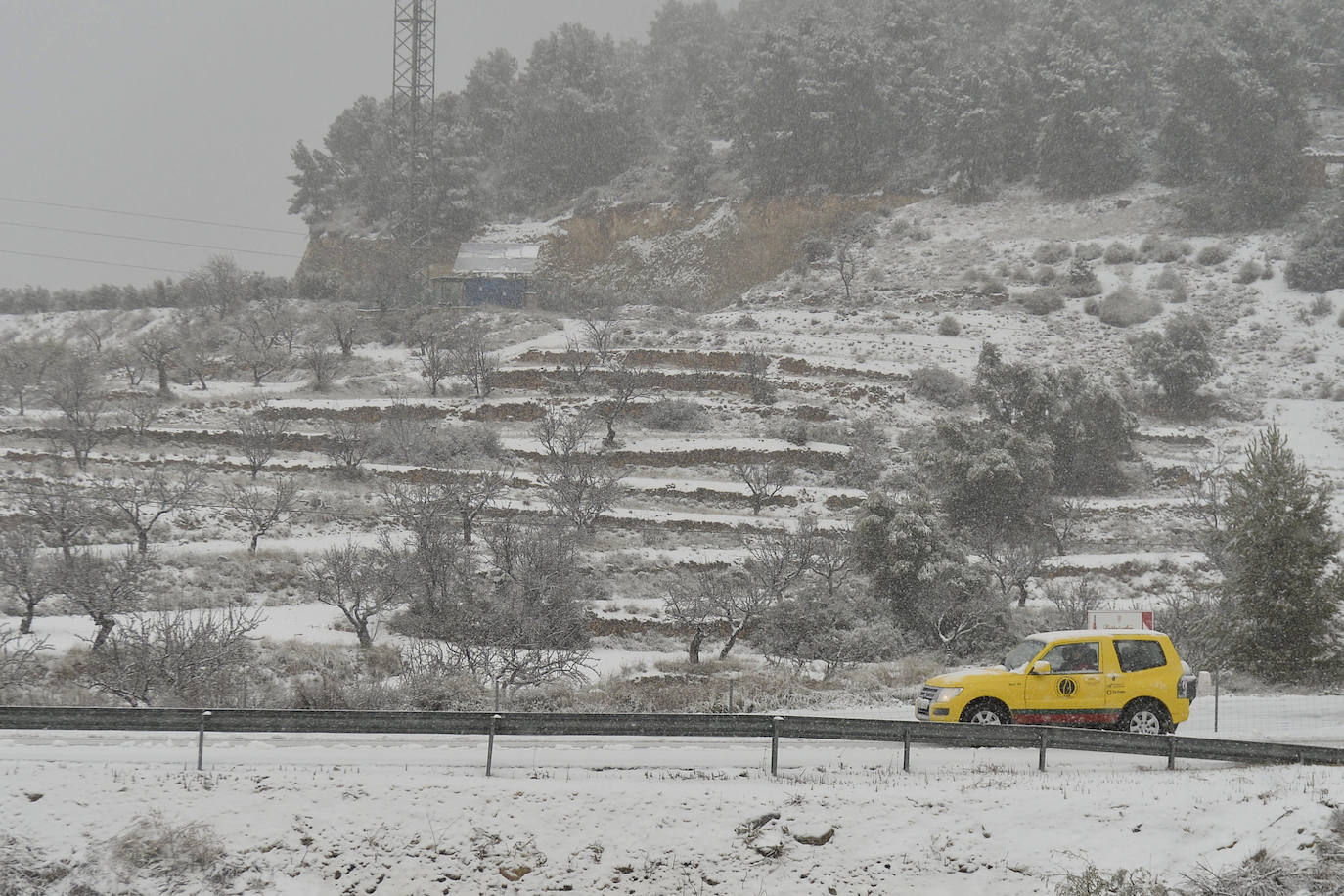 Junto a estos registros destacan los 20 centímetros de Bullas, a 600 metros; Caravaca-Los Rollos (15 centímetros), Benizar (10 cm), Totana-La Carrasca (10 cm) y Alhama-Sierra Espuña (2 cm)