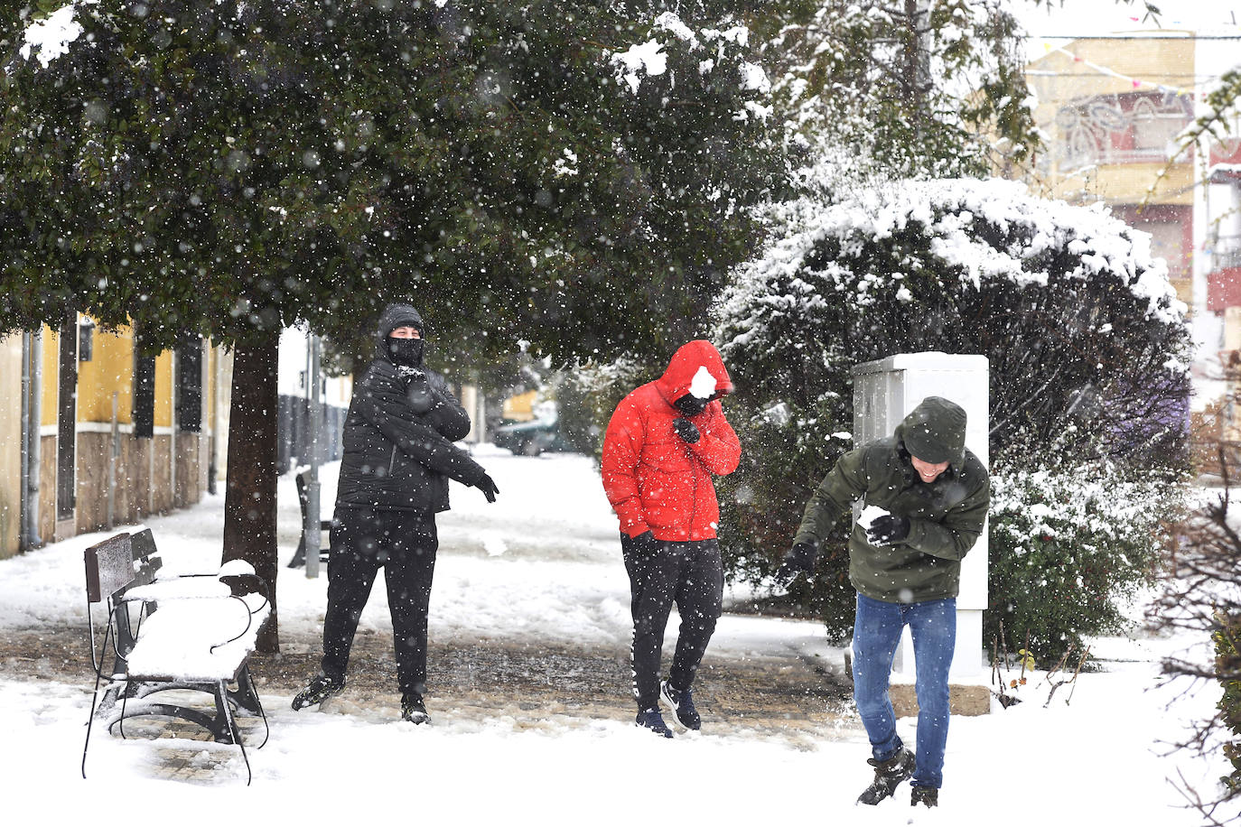 Junto a estos registros destacan los 20 centímetros de Bullas, a 600 metros; Caravaca-Los Rollos (15 centímetros), Benizar (10 cm), Totana-La Carrasca (10 cm) y Alhama-Sierra Espuña (2 cm)