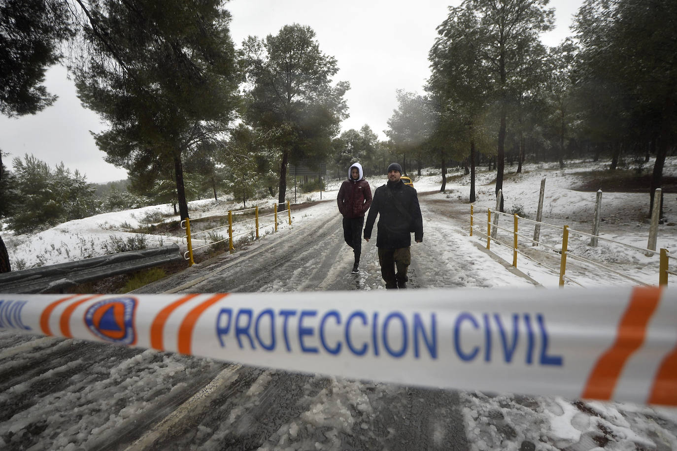 Junto a estos registros destacan los 20 centímetros de Bullas, a 600 metros; Caravaca-Los Rollos (15 centímetros), Benizar (10 cm), Totana-La Carrasca (10 cm) y Alhama-Sierra Espuña (2 cm)