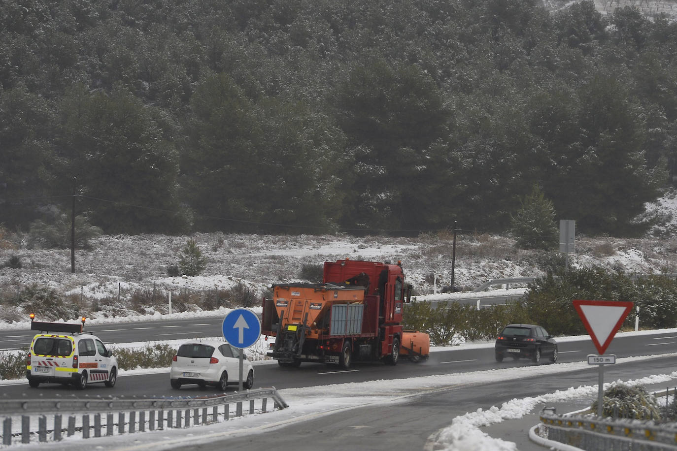 Junto a estos registros destacan los 20 centímetros de Bullas, a 600 metros; Caravaca-Los Rollos (15 centímetros), Benizar (10 cm), Totana-La Carrasca (10 cm) y Alhama-Sierra Espuña (2 cm)