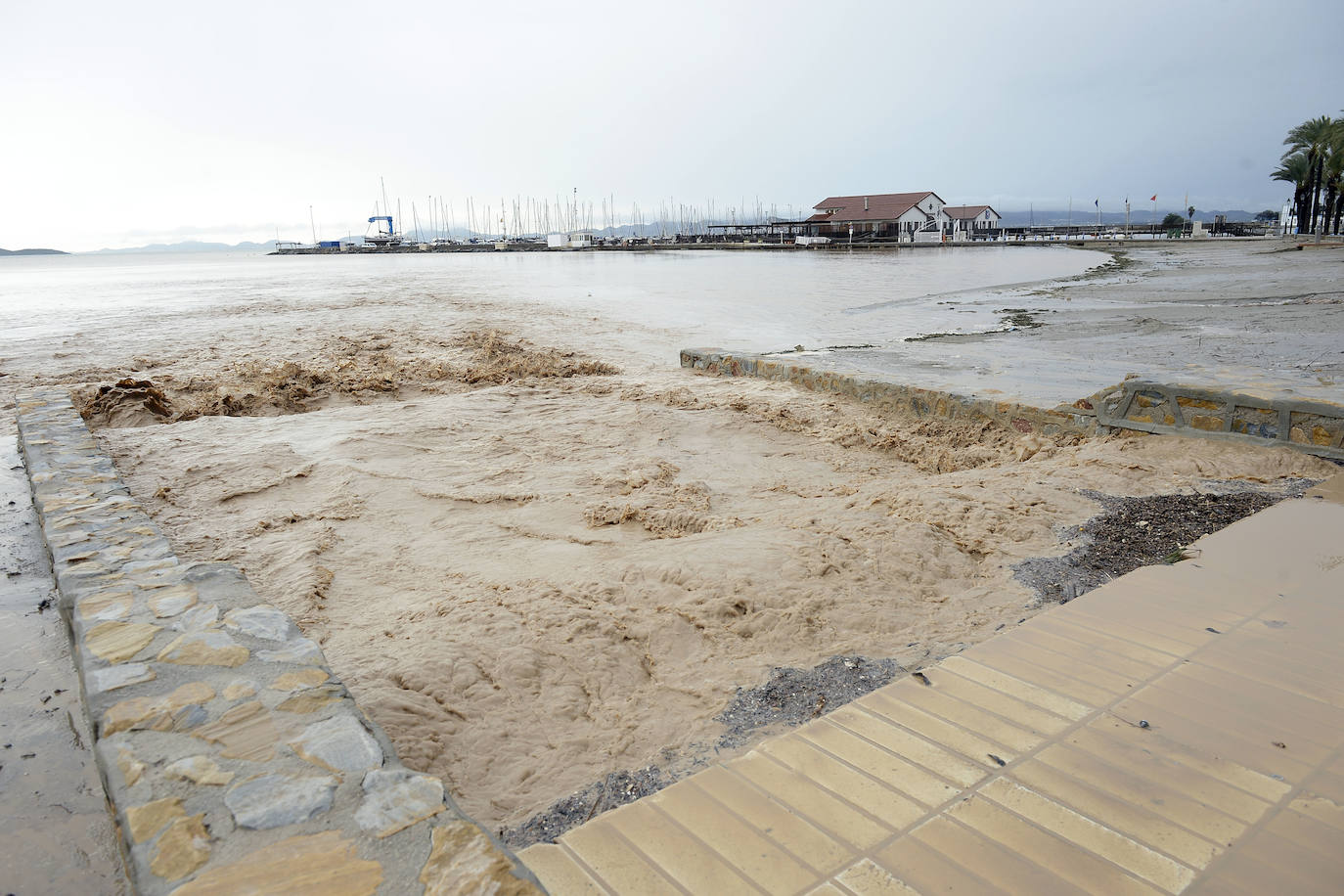 El municipio de Los Alcázares volvió a ser uno de los más afectados por el temporal que recorrió la Región