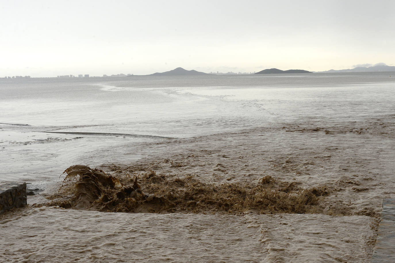 El municipio de Los Alcázares volvió a ser uno de los más afectados por el temporal que recorrió la Región